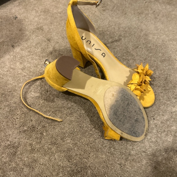 Mustard Yellow Block Heels. - Picture 3 of 3